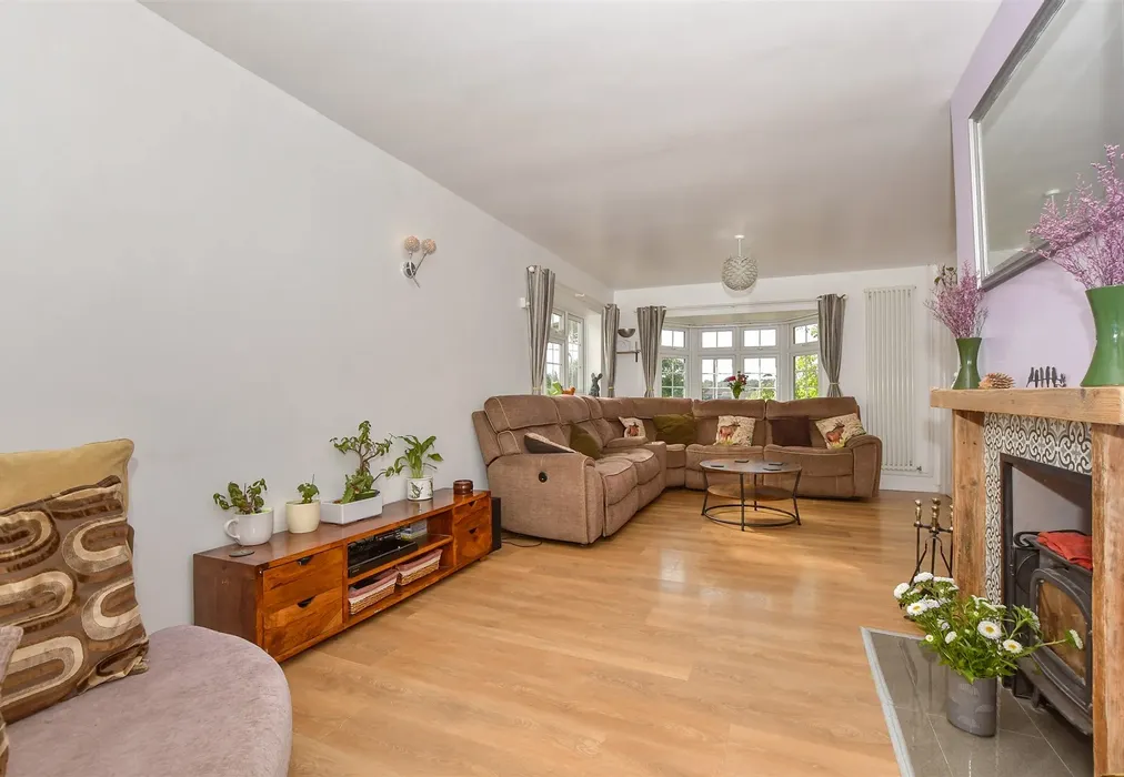 Lounge - Lossenham Lane, Newenden, Kent - Wards of Kent