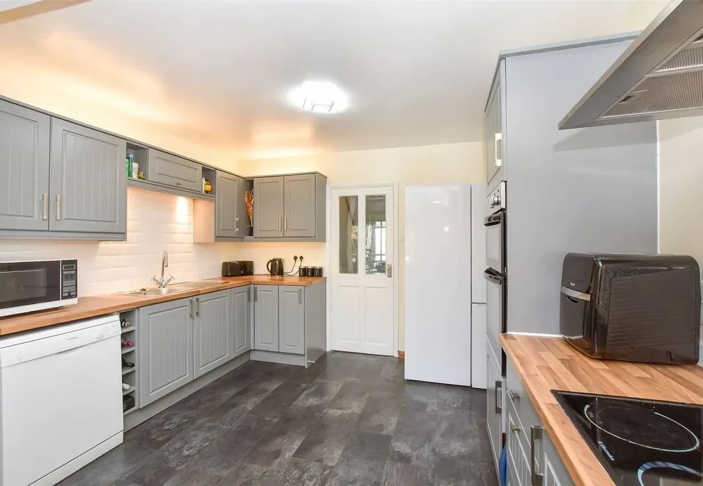Kitchen/Diner - Lossenham Lane, Newenden, Kent - Wards of Kent