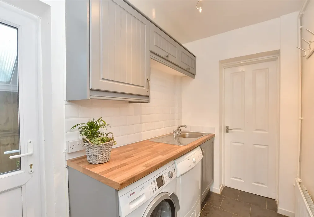 Utility - Lossenham Lane, Newenden, Kent - Wards of Kent