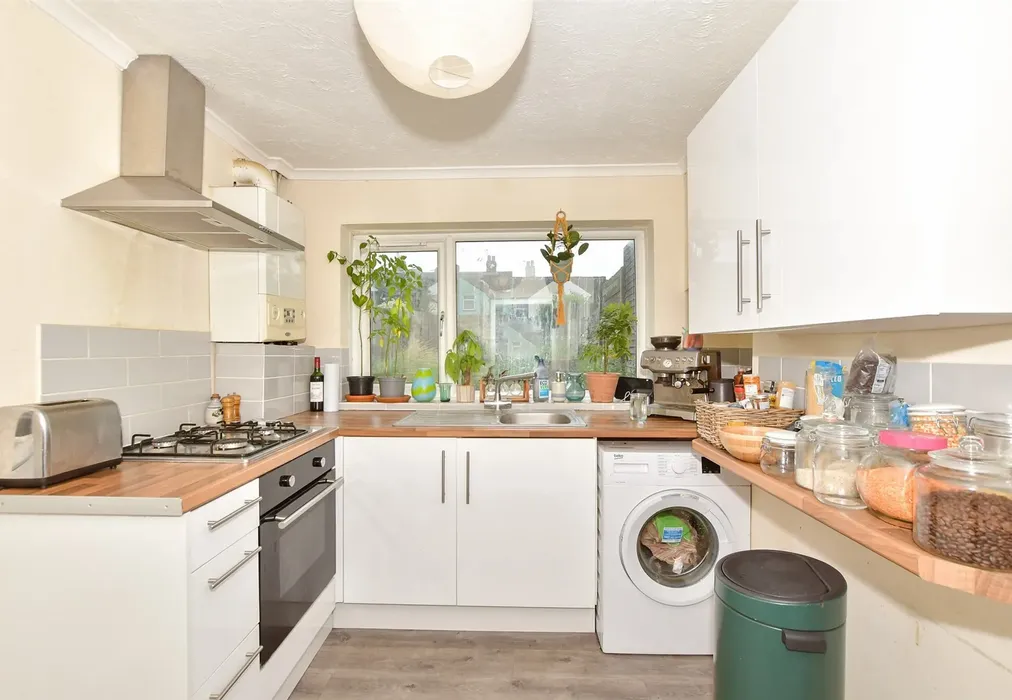 Kitchen - Greenfield Road, Folkestone, Kent - Wards of Kent