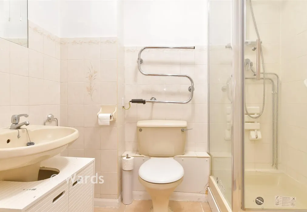 Shower Room - West Street, Gravesend, Kent - Wards of Kent