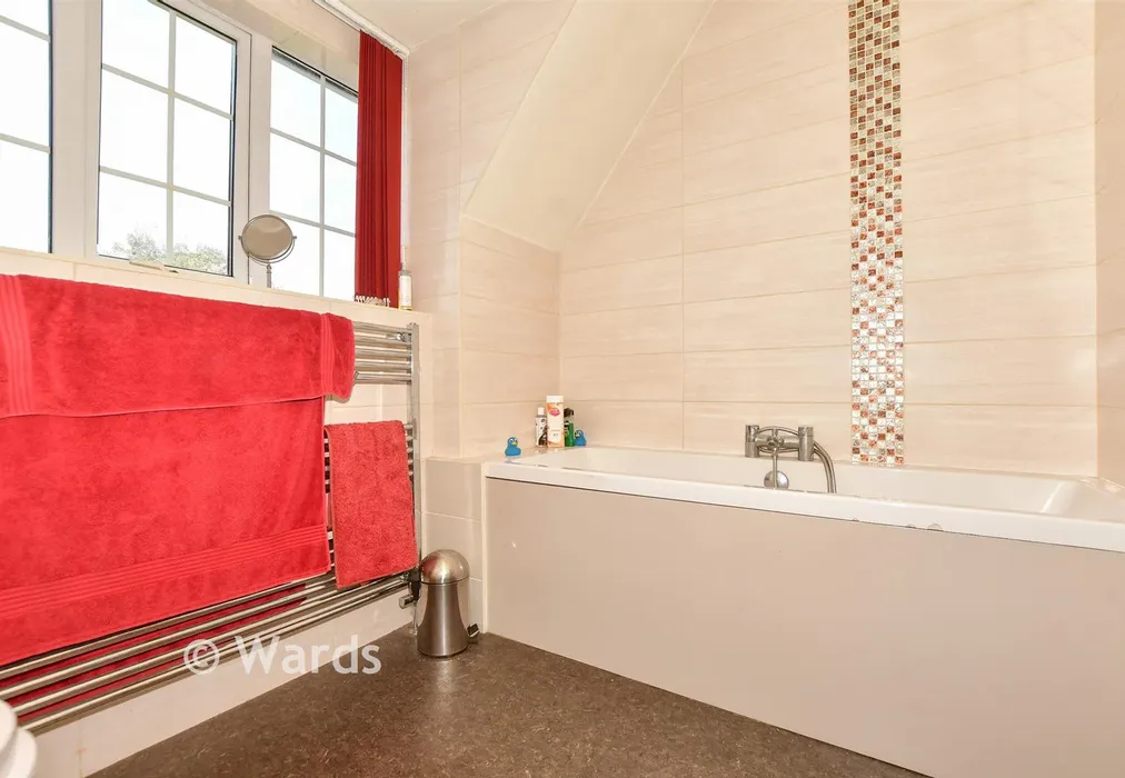 En-Suite Bathroom - Madeira Road, Littlestone, New Romney, Kent - Wards of Kent