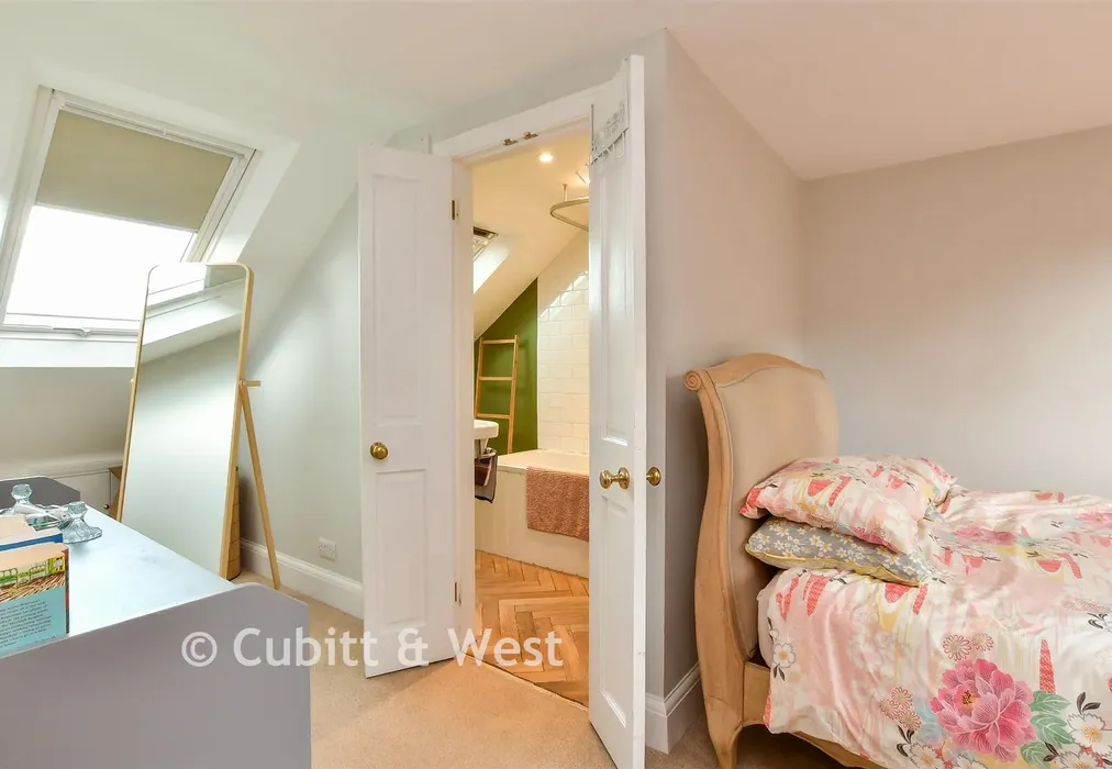 Bedroom 1 - Barnett Road, Brighton, East Sussex - Wards of Kent