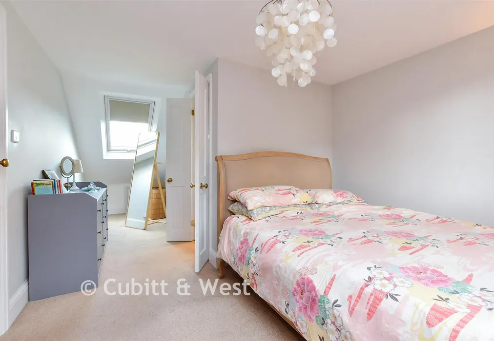 Bedroom 1 - Barnett Road, Brighton, East Sussex - Wards of Kent