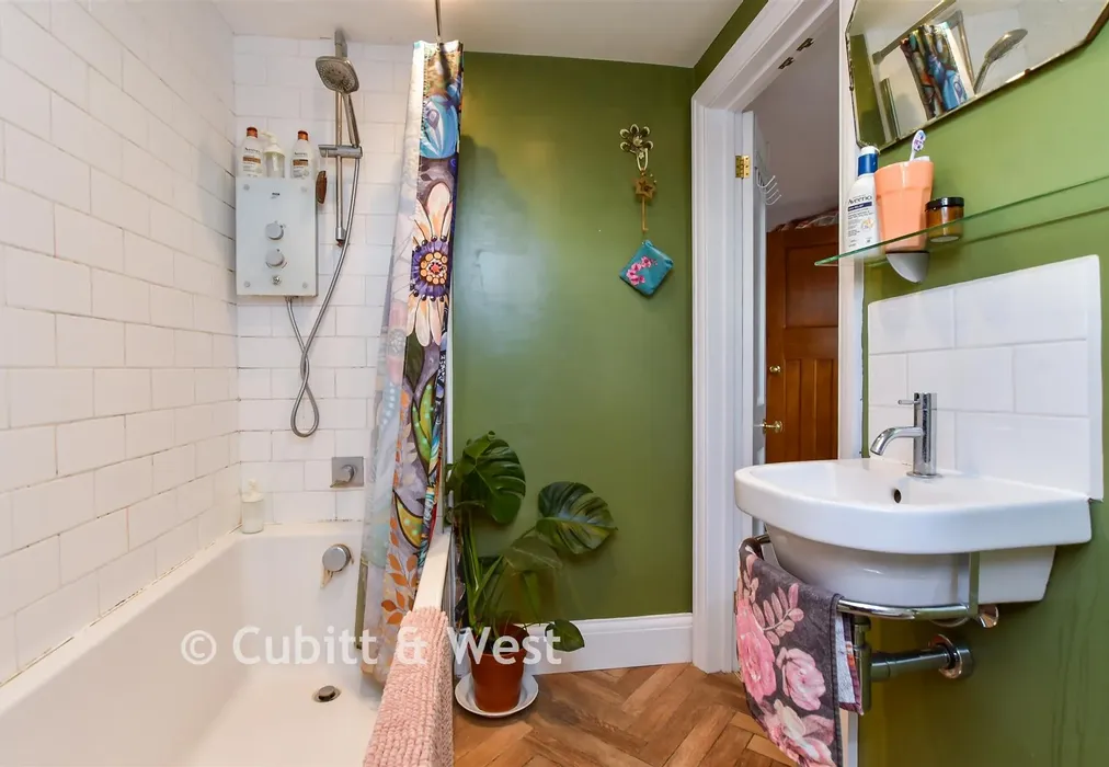En-Suite Bathroom - Barnett Road, Brighton, East Sussex - Wards of Kent