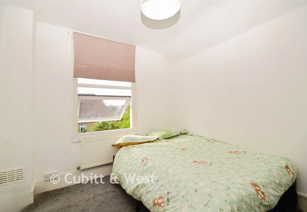 Bedroom - Edridge Road, Croydon, Surrey - Wards of Kent