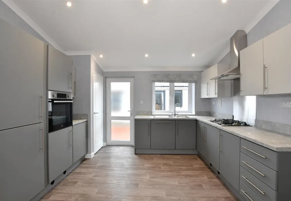 Kitchen/Diner - Maidstone Road, Paddock Wood, Kent - Wards of Kent