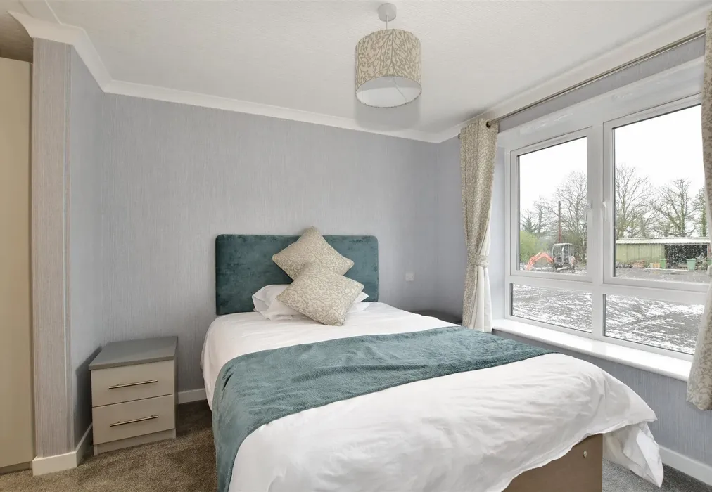 Bedroom 1 - Maidstone Road, Paddock Wood, Kent - Wards of Kent