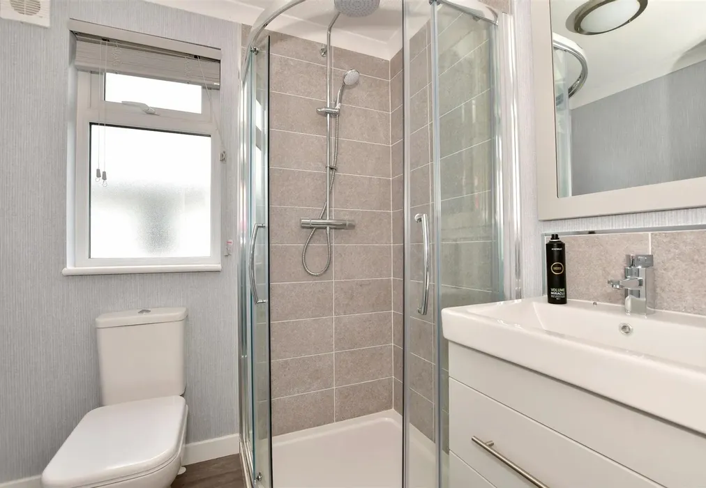 En-Suite Shower Room - Maidstone Road, Paddock Wood, Kent - Wards of Kent