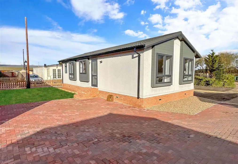 Front - Maidstone Road, Paddock Wood, Kent - Wards of Kent