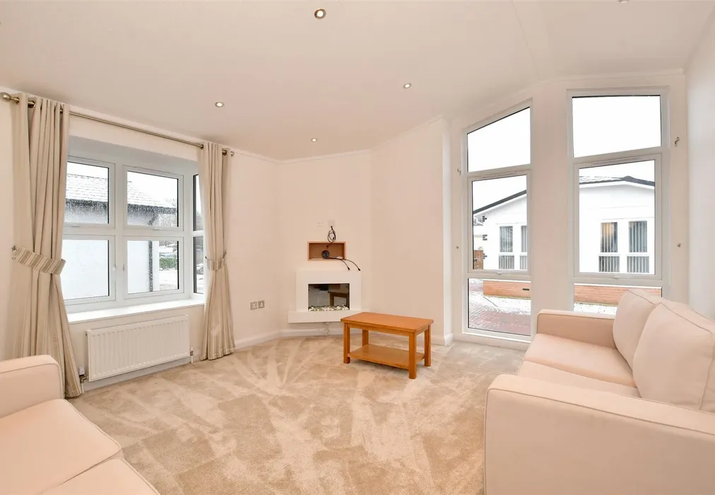 Lounge - Maidstone Road, Paddock Wood, Kent - Wards of Kent