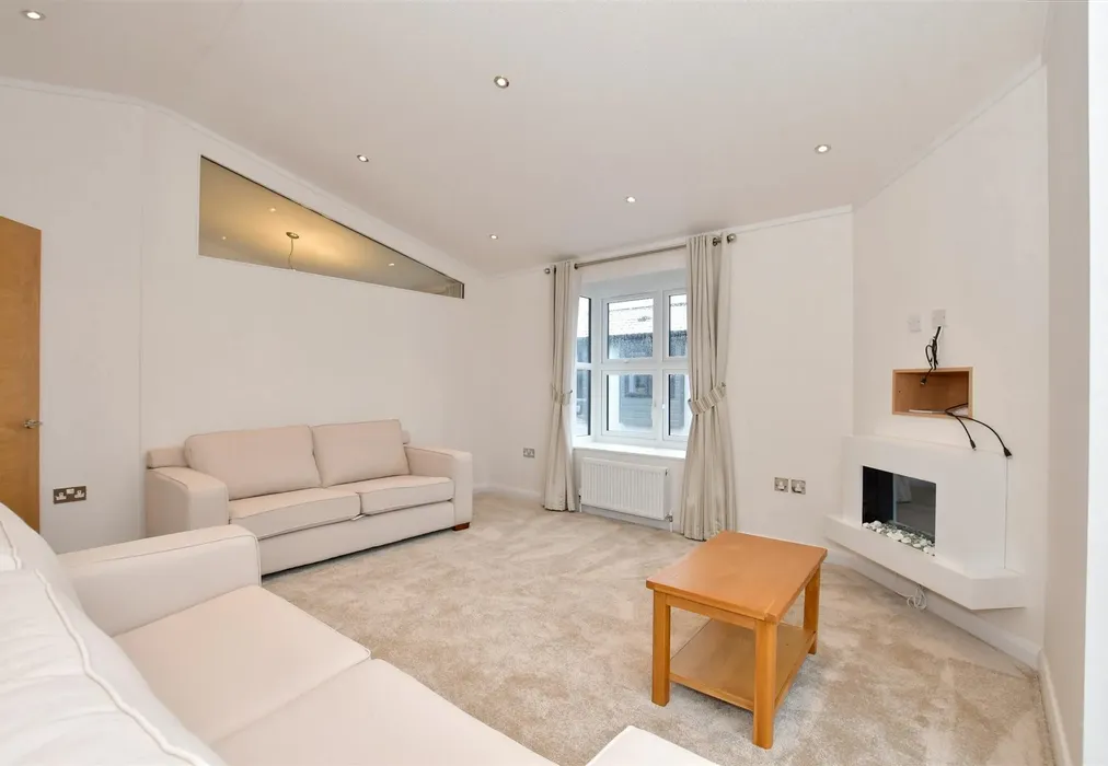 Lounge - Maidstone Road, Paddock Wood, Kent - Wards of Kent