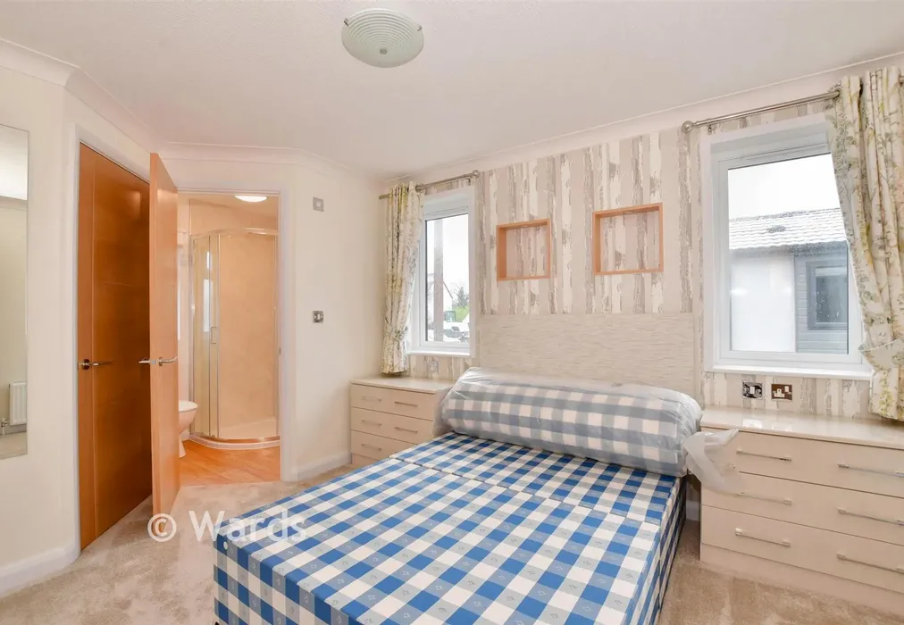Bedroom 1 - Maidstone Road, Paddock Wood, Kent - Wards of Kent