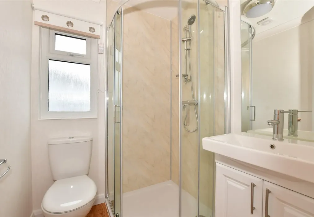 En-Suite Shower Room - Maidstone Road, Paddock Wood, Kent - Wards of Kent