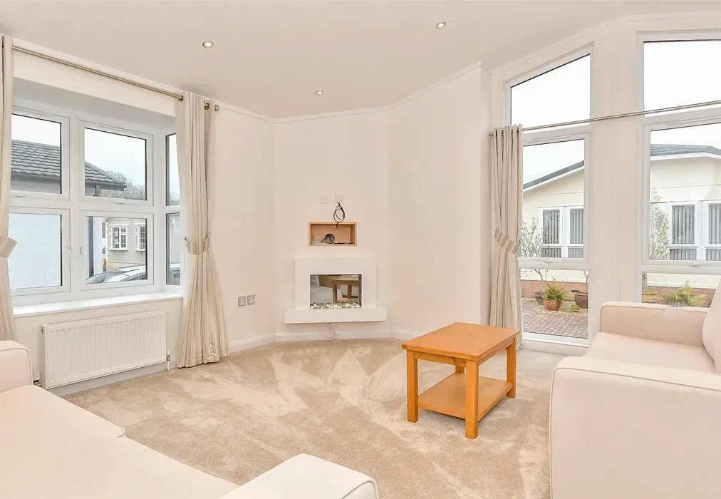 Lounge - Maidstone Road, Paddock Wood, Kent - Wards of Kent