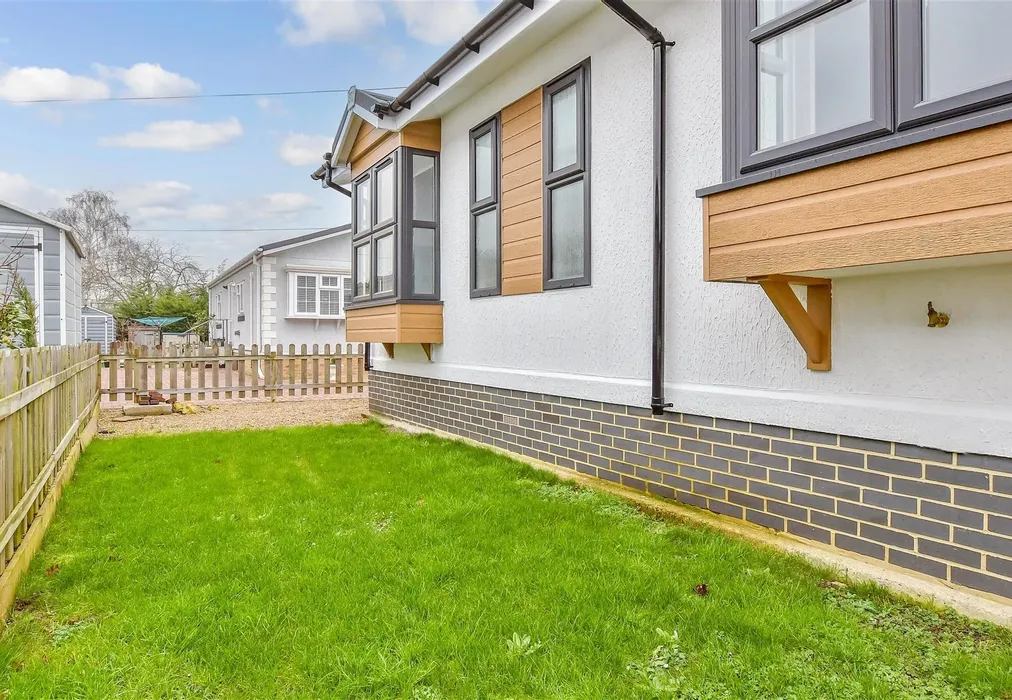 Rear Garden - Maidstone Road, Paddock Wood, Kent - Wards of Kent