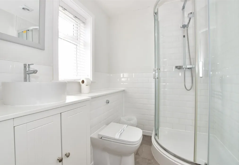 Shower Room - Fort Warden Road, Totland Bay, Isle of Wight - Wards of Kent