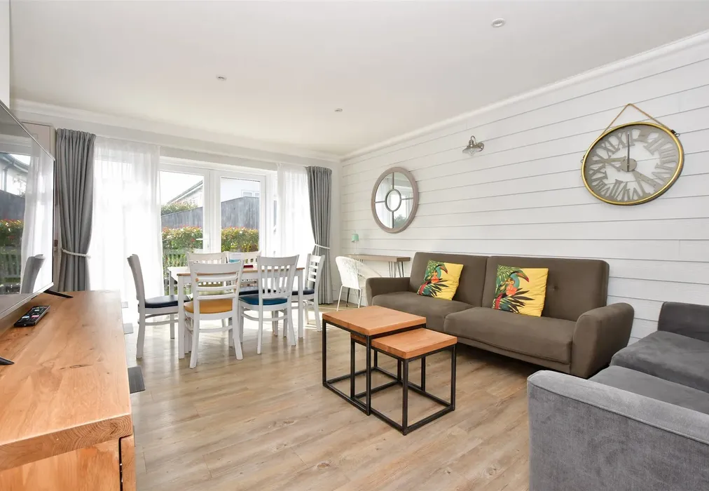 Lounge/ Dining Area - Fort Warden Road, Totland Bay, Isle of Wight - Wards of Kent