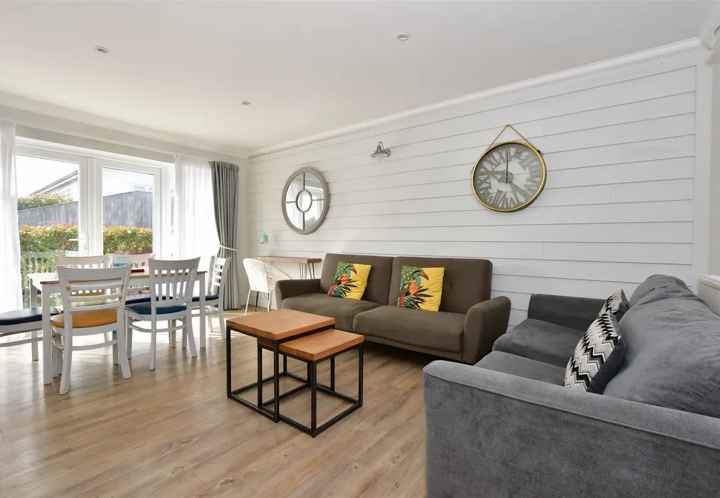 Lounge/ Dining Area - Fort Warden Road, Totland Bay, Isle of Wight - Wards of Kent