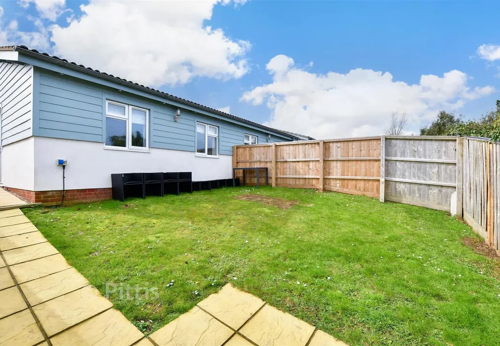 Rear Garden - Fort Warden Road, Totland Bay, Isle of Wight - Wards of Kent