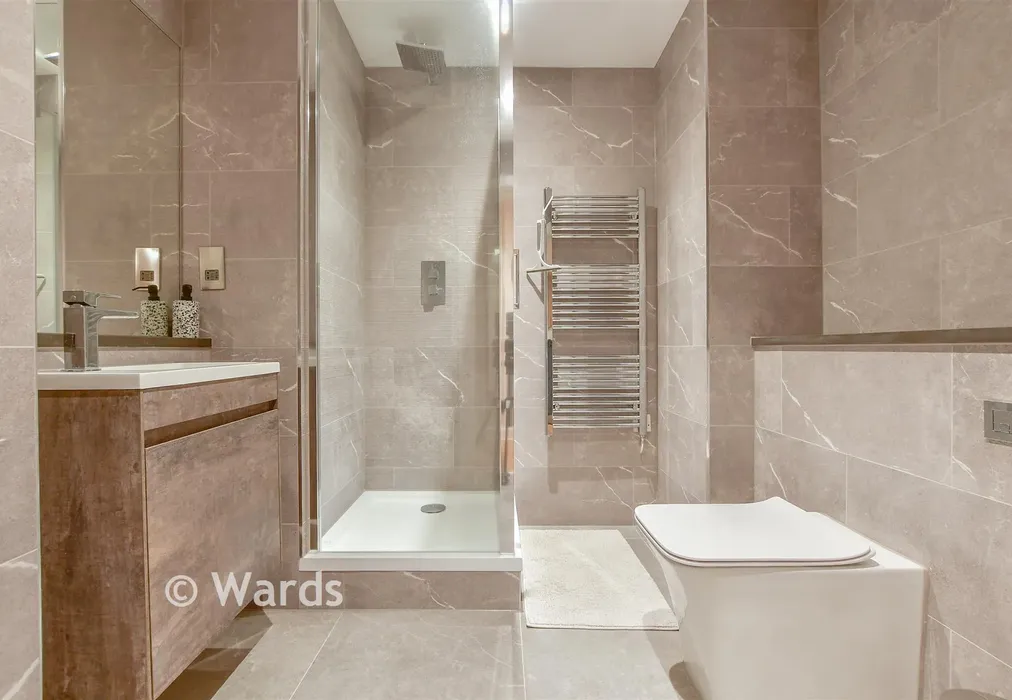 Bathroom - Queensbridge Drive, Ramsgate, Kent - Wards of Kent