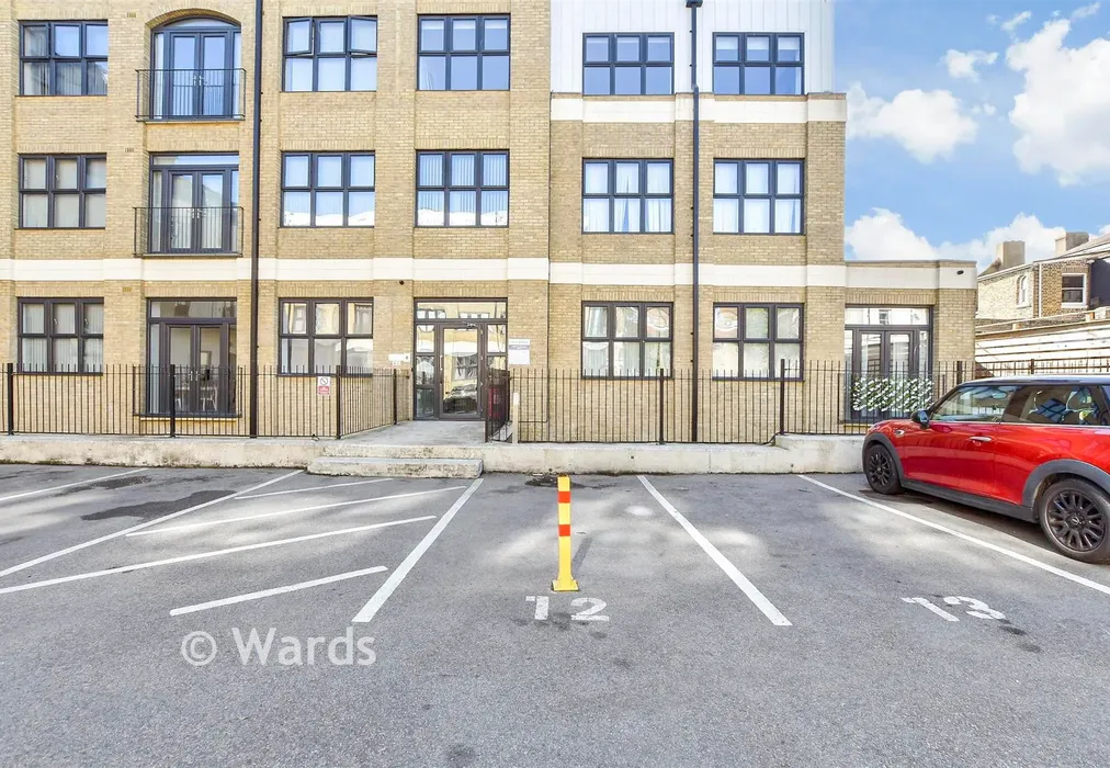 Driveway/Parking - Queensbridge Drive, Ramsgate, Kent - Wards of Kent
