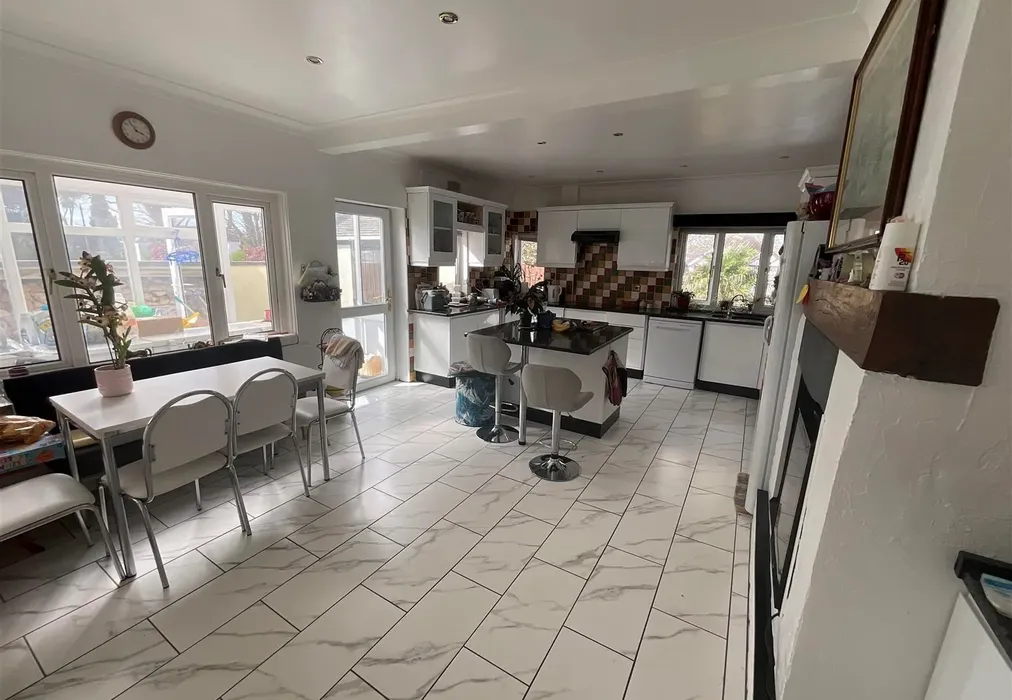 Kitchen - Shakespeare Road, Birchington, Kent - Wards of Kent