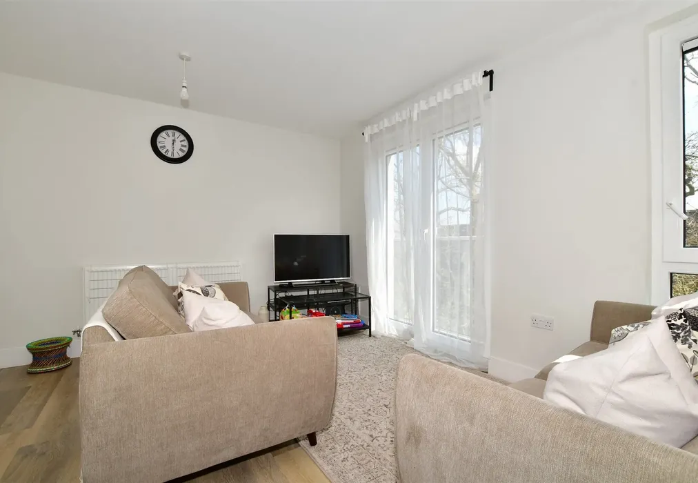 Lounge - West Green Drive, West Green, Crawley, West Sussex - Wards of Kent
