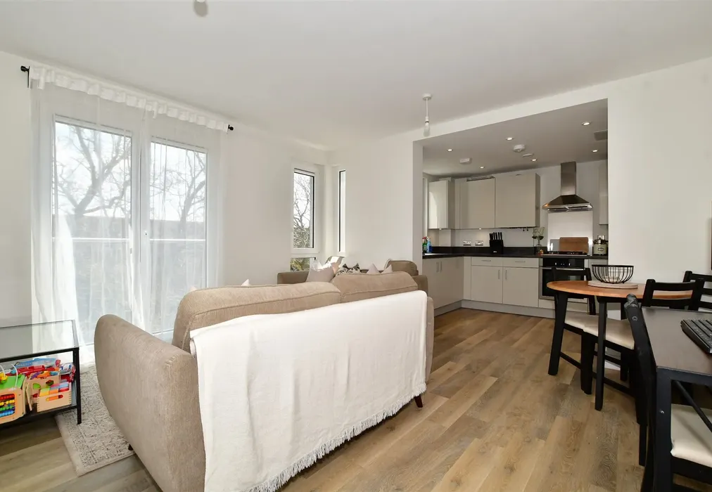 Dining Area - West Green Drive, West Green, Crawley, West Sussex - Wards of Kent