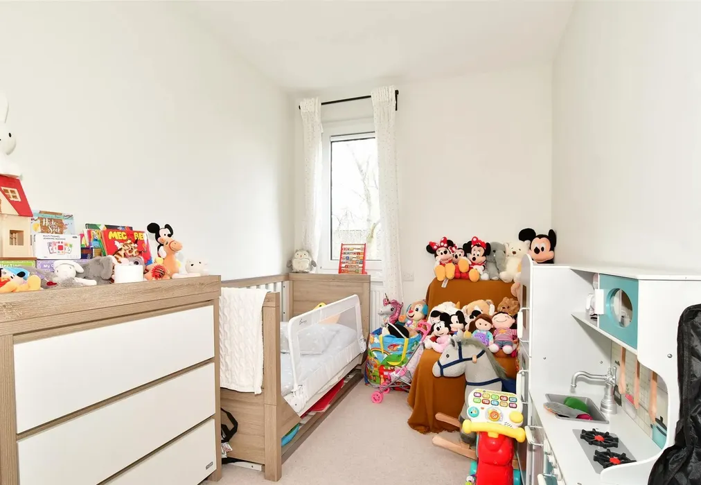 Bedroom - West Green Drive, West Green, Crawley, West Sussex - Wards of Kent