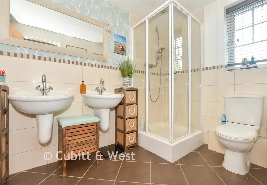 En-Suite Bathroom - William Gardens, Horley, Surrey - Wards of Kent