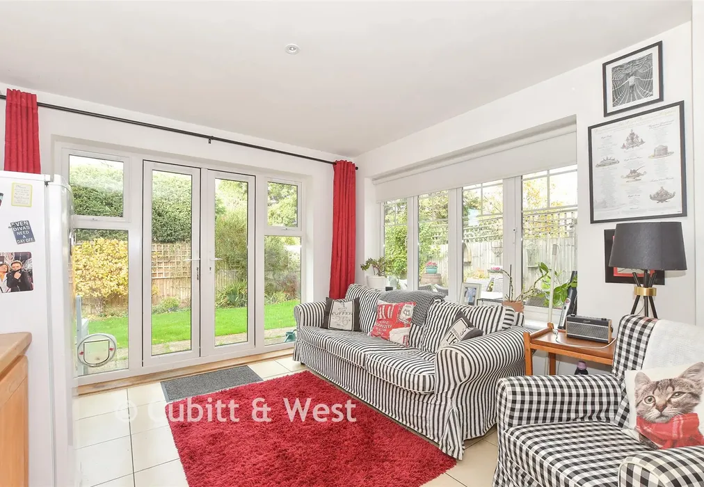 Dining Area - William Gardens, Horley, Surrey - Wards of Kent