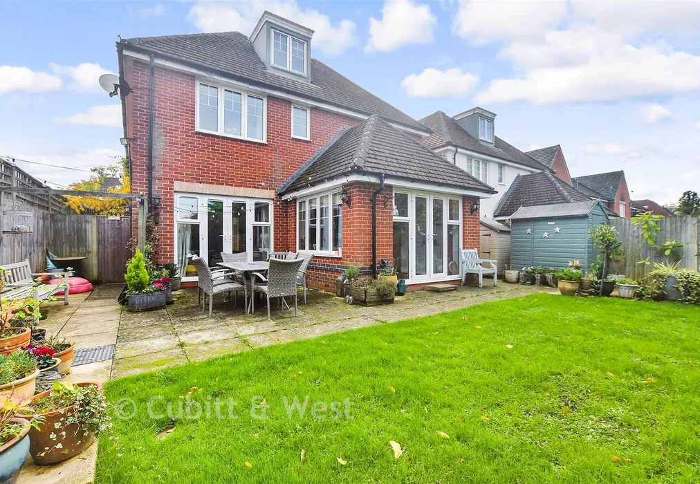 Rear Garden - William Gardens, Horley, Surrey - Wards of Kent