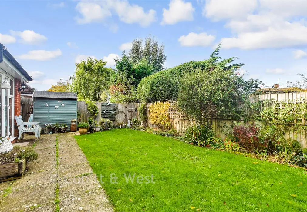 Rear Garden - William Gardens, Horley, Surrey - Wards of Kent