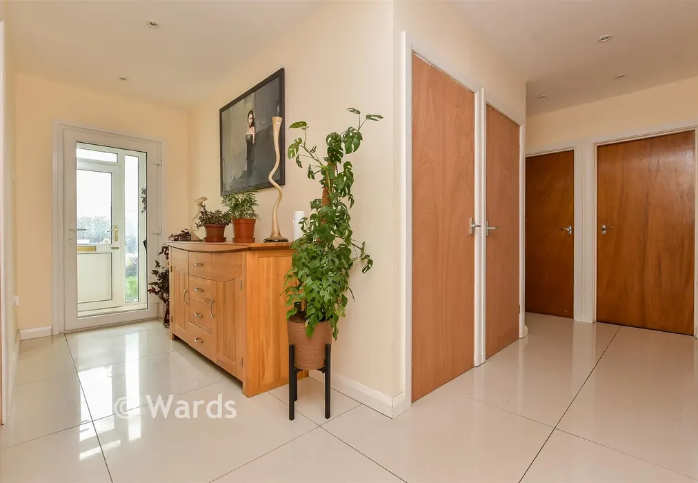 Hallway - St. Michael's Avenue, Margate, Kent - Wards of Kent
