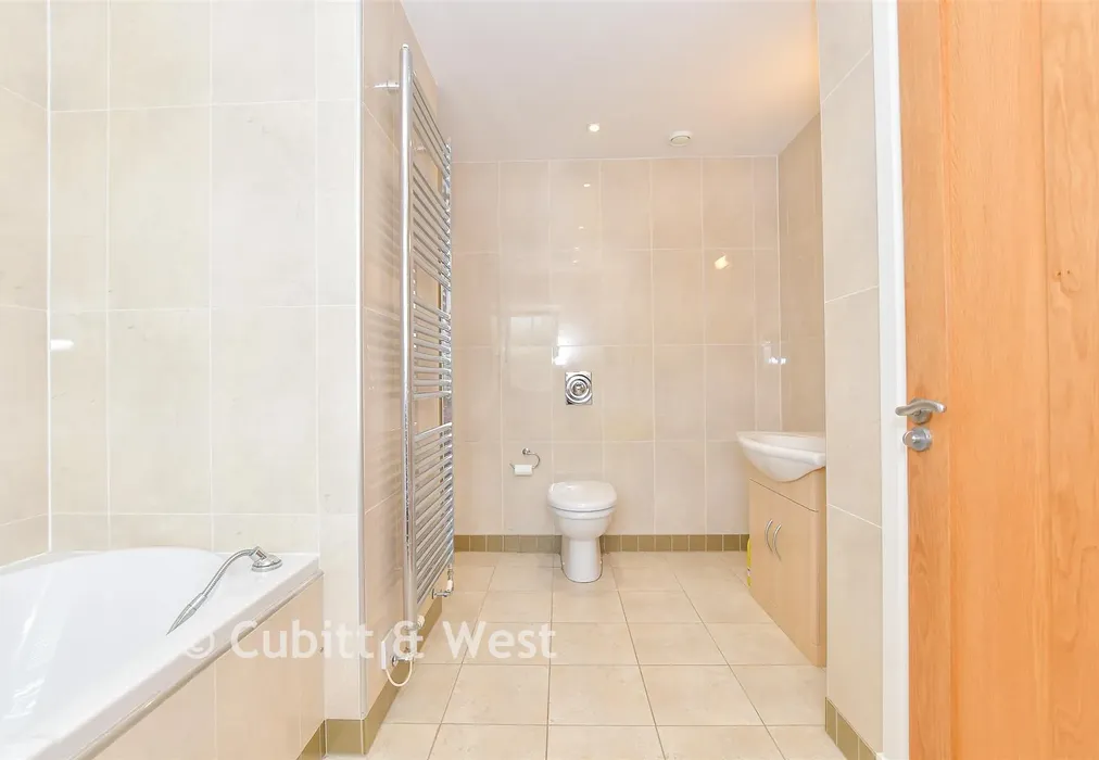 En-Suite Bathroom - Ford Road, Arundel, West Sussex - Wards of Kent