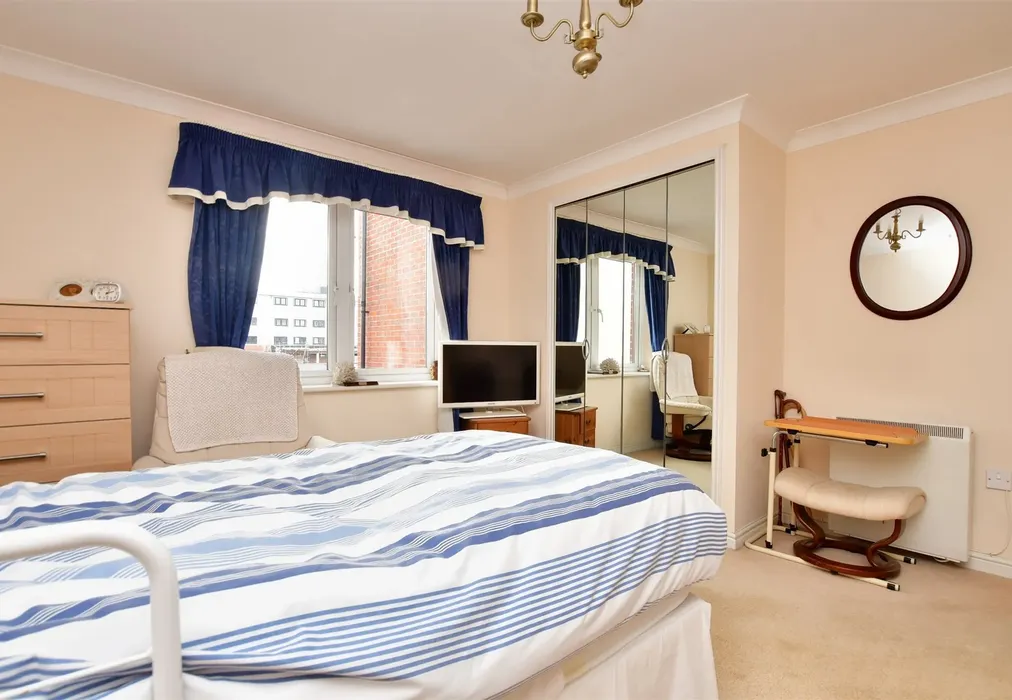 Bedroom 1 - Massetts Road, Horley, Surrey - Wards of Kent
