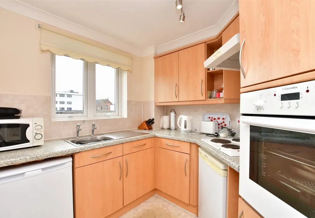 Kitchen - Massetts Road, Horley, Surrey - Wards of Kent