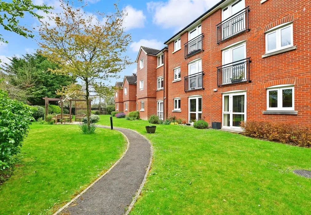 Communal Gardens - Massetts Road, Horley, Surrey - Wards of Kent