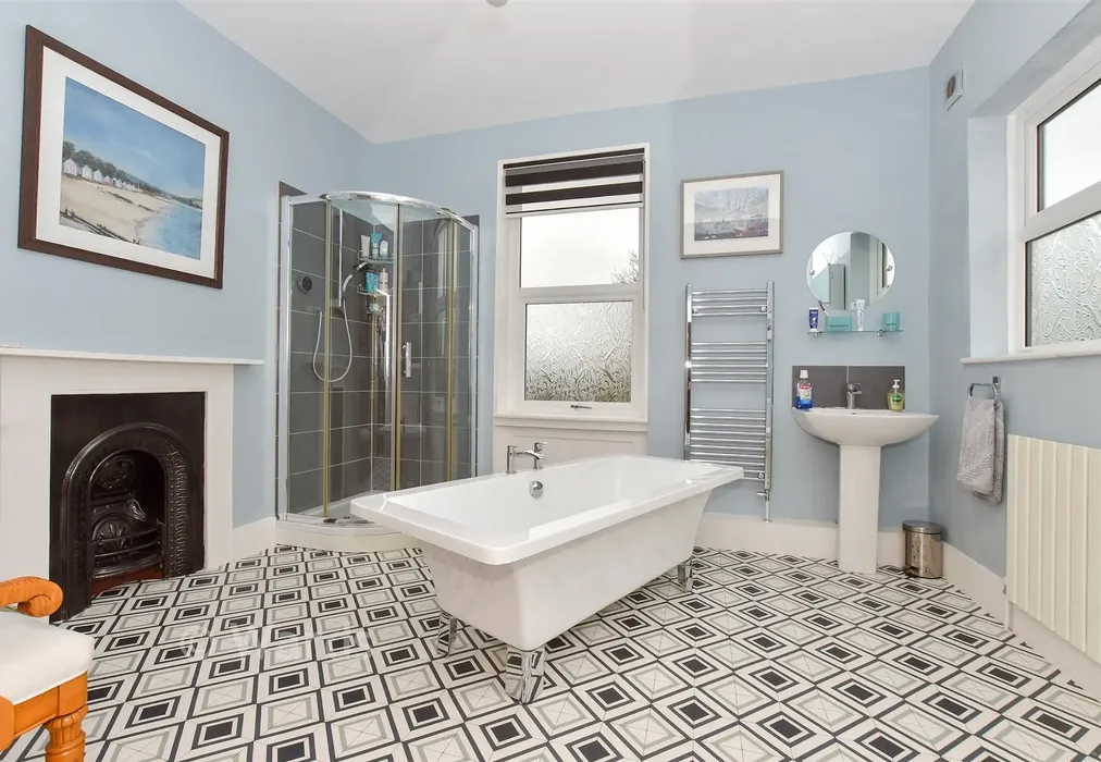 Bathroom - Union Road, Deal, Kent - Wards of Kent