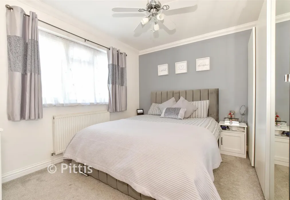 Bedroom 1 - King Edward Close, Shanklin, Isle of Wight - Wards of Kent