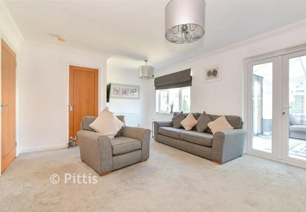 Lounge - King Edward Close, Shanklin, Isle of Wight - Wards of Kent
