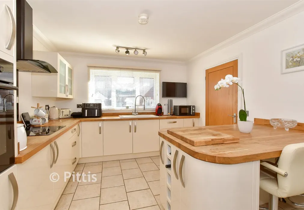 Kitchen - King Edward Close, Shanklin, Isle of Wight - Wards of Kent