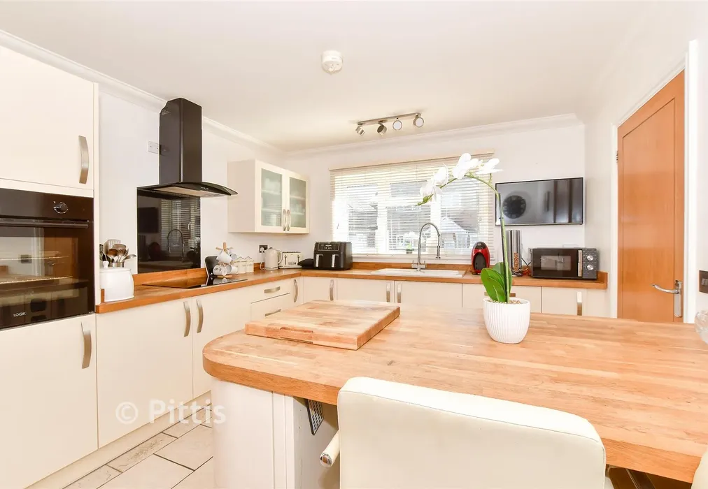 Kitchen - King Edward Close, Shanklin, Isle of Wight - Wards of Kent