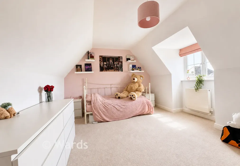 Bedroom - Orient Court, Kings Hill, West Malling, Kent - Wards of Kent