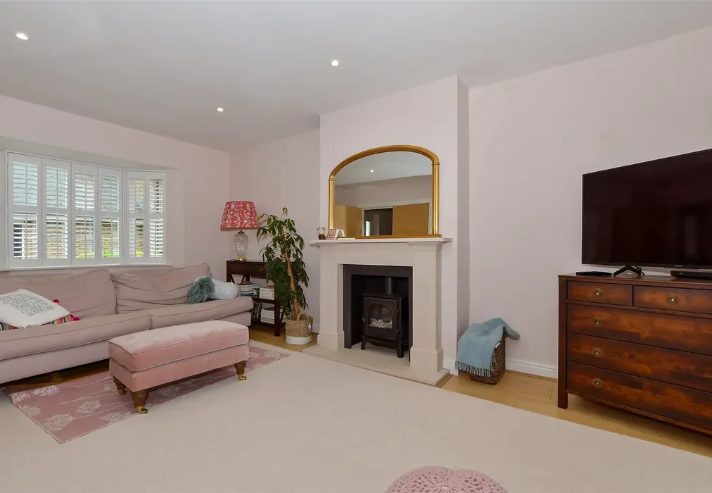 Lounge - Orient Court, Kings Hill, West Malling, Kent - Wards of Kent