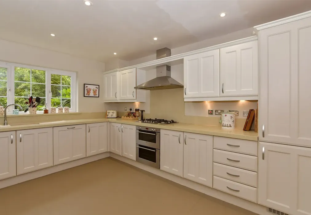 Kitchen - Orient Court, Kings Hill, West Malling, Kent - Wards of Kent