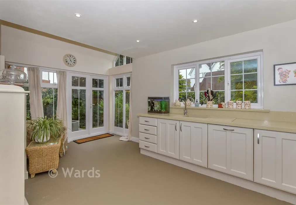 Kitchen - Orient Court, Kings Hill, West Malling, Kent - Wards of Kent