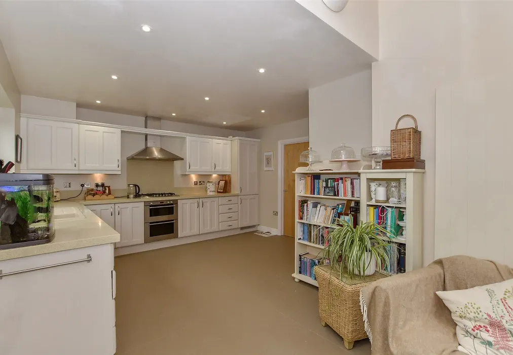 Kitchen - Orient Court, Kings Hill, West Malling, Kent - Wards of Kent