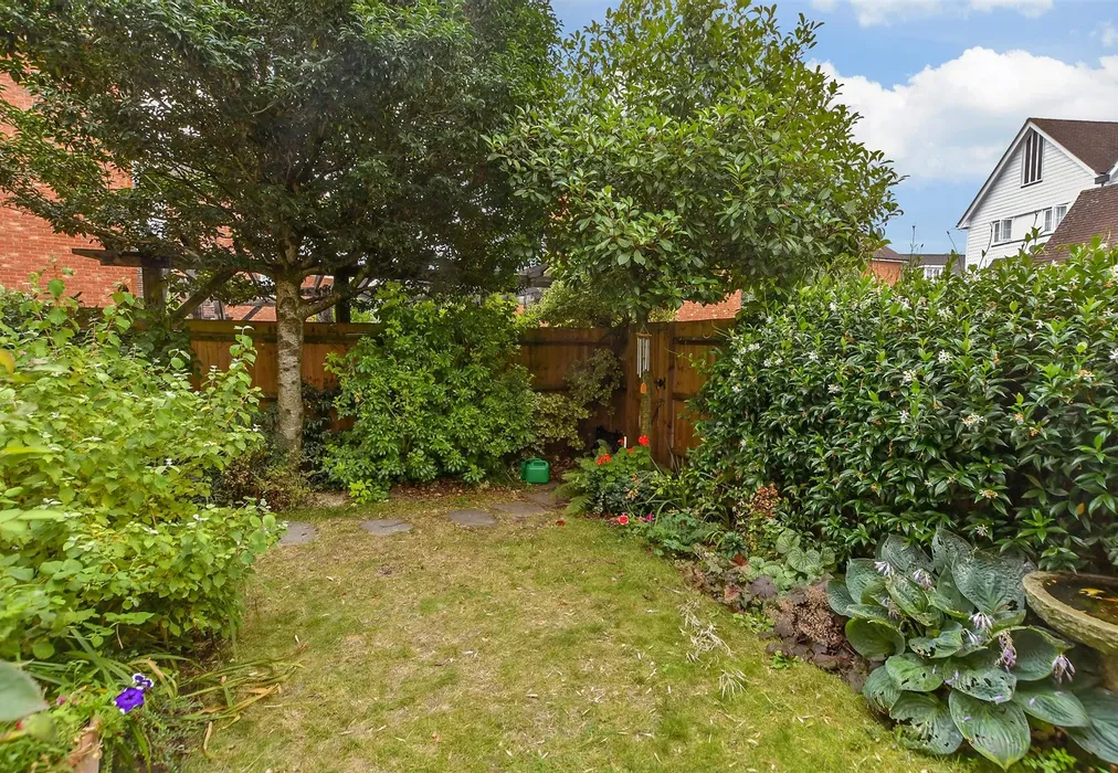 Rear Garden - Orient Court, Kings Hill, West Malling, Kent - Wards of Kent